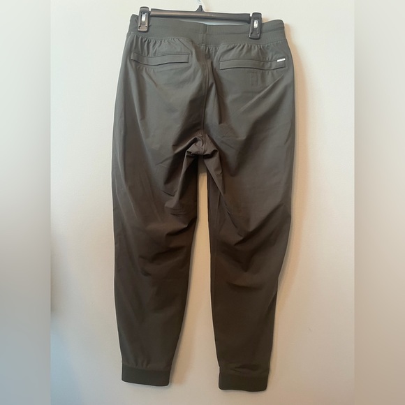 Vuori Meta Elastic Waist Pants Men’s Size Medium Performance Army Green EUC - Picture 2 of 6